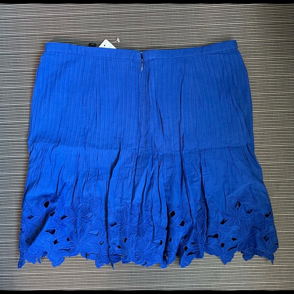 *NWT* J. Crew embroidered skirt (size 8) - Picture 2 of 7